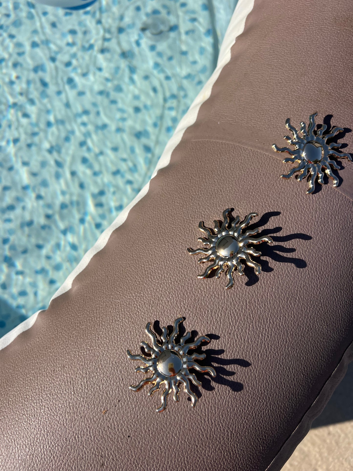 Broche soleil